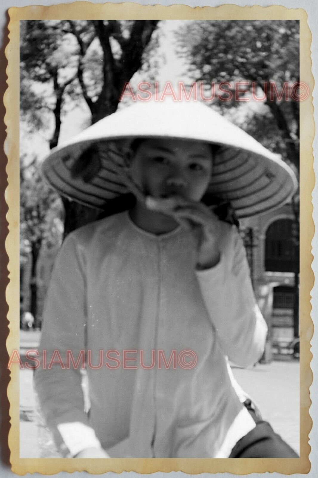 40s Vietnam War SAIGON VILLAGE YOUNG GIRL STRAW HAT PORTRAIT Vintage Photo 1483