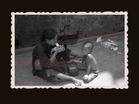 1940's Old Women Lady Eating Children Boy  Old Hong Kong Photograph 香港旧照片 #3070