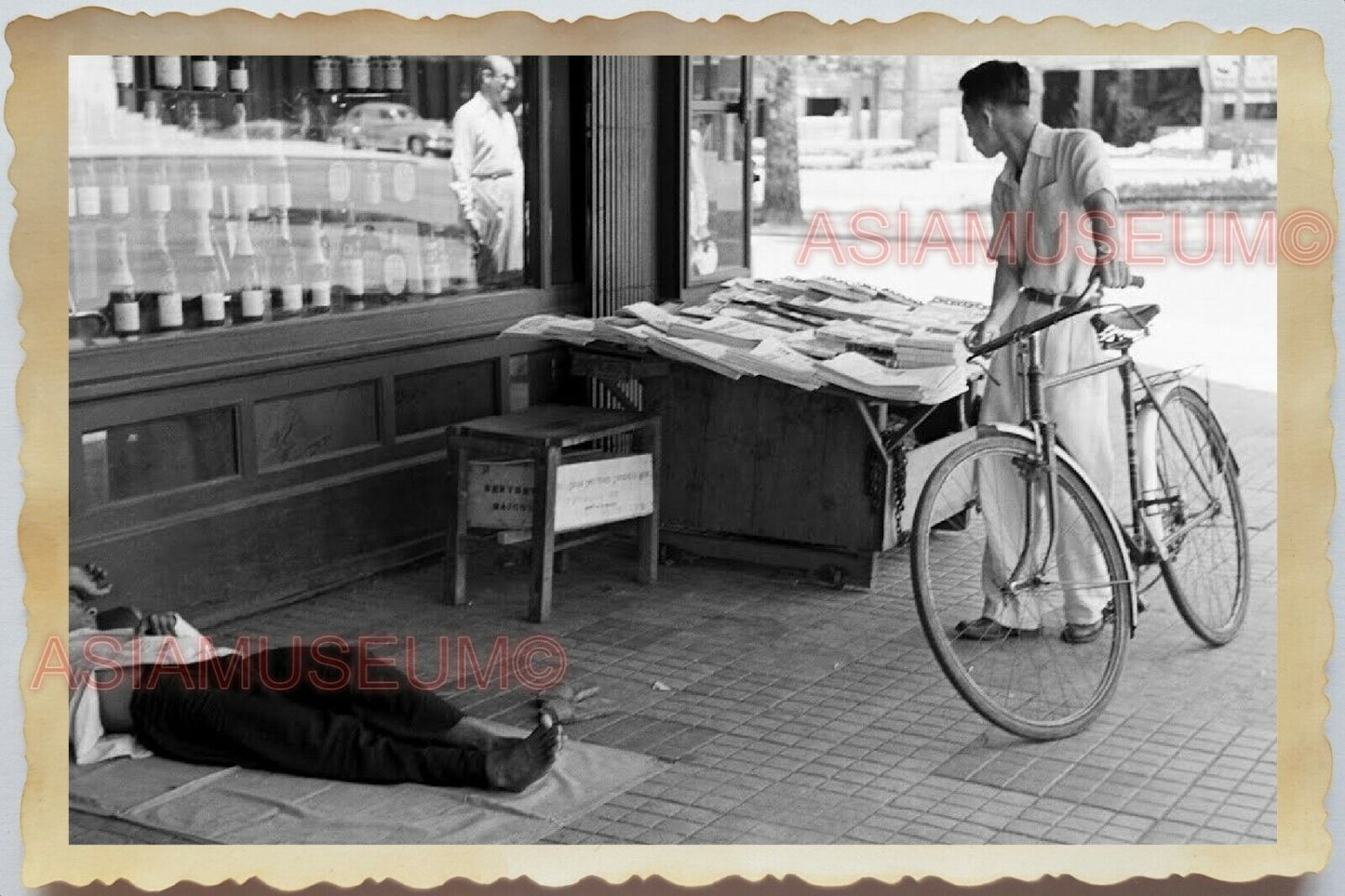 50s Vietnam SAIGON STREET BOOK STALL TOPLESS MAN SIDEWALK OLD Vintage Photo 1377