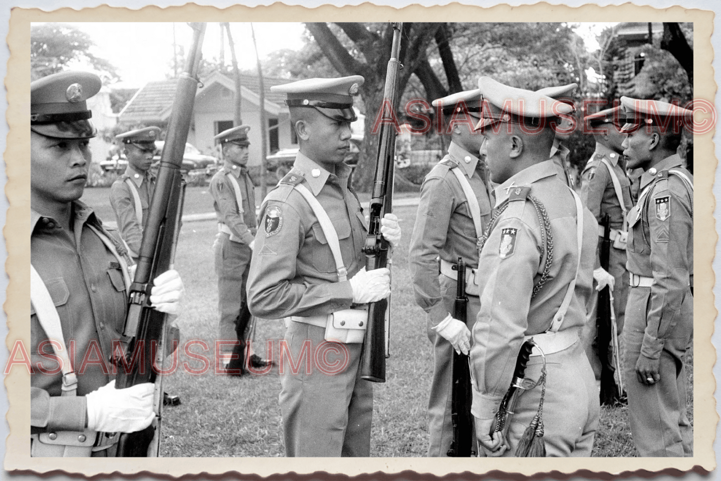 50s PHILIPPINES MANILA SOLDIER ARMY MILITARY MARCHING SALUTE Vintage Photo 28548