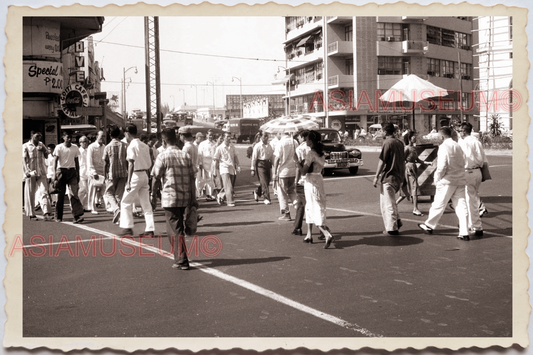 50s PHILIPPINES MANILA STREET SCENE PEDESTRIAN CAR TRAFFIC Vintage Photo 26574