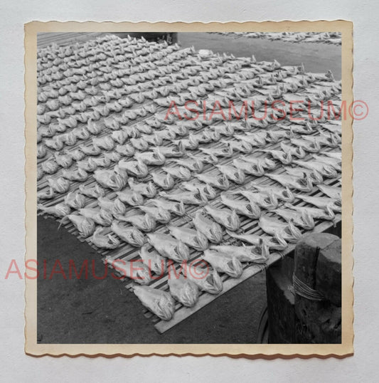 1940's PIER DRIED FISH SEAFOOD HARBOR VENDOR Vintage Hong Kong Photo 29491 香港旧照片