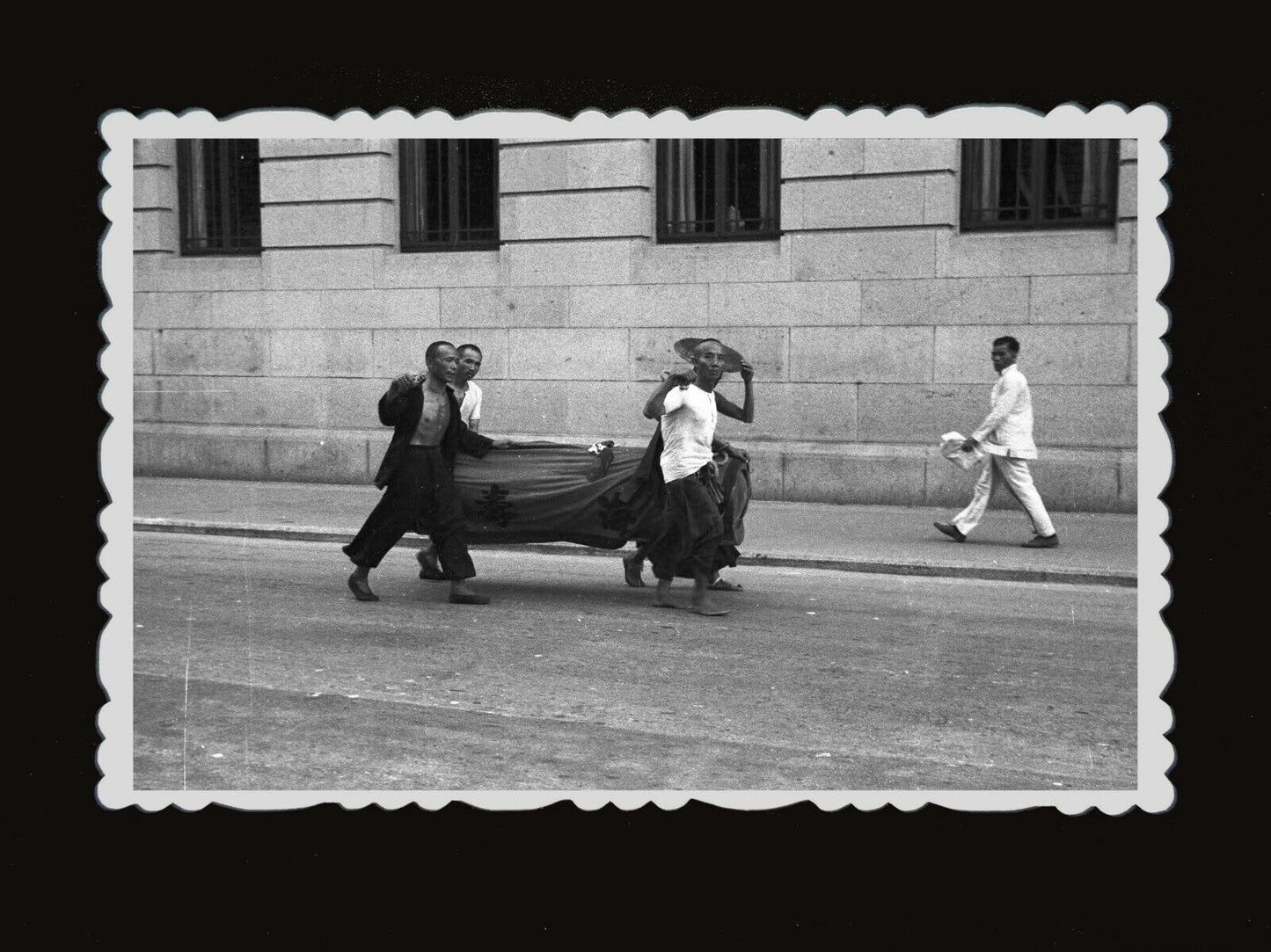 1940s Street Man Carry Cargo Crate Yoke War Building Vintage Hong Kong Photo 764