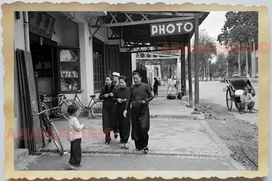 50s Vietnam SAIGON STREET SCENE CHILDREN WOMEN RICKSHAW SHOP  Vintage Photo 1617