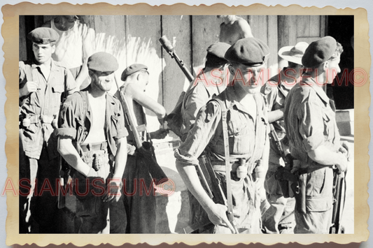 40s WW2 Vietnam FRENCH COMMANDO ARMY SOLDIER GROUP MEN GUN Vintage Photo 25952