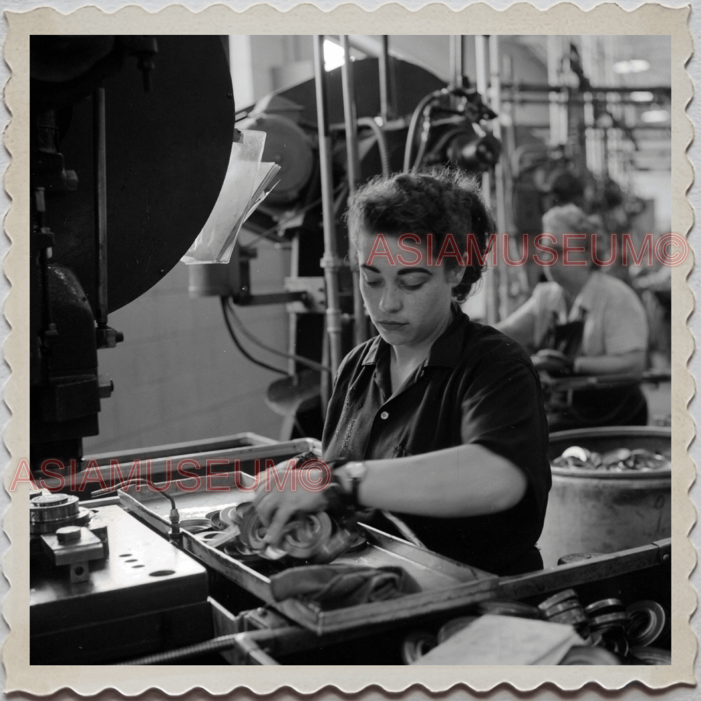 50s LAKE GENEVA WISCONSIN WALWORTH MILWAUKEE WOMEN WORKER VINTAGE USA Photo 9482