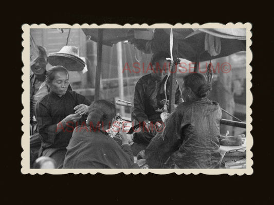 1940s WOMEN LADY PLAY CARD BOAT HOUSE PIER SAMPAN  Vintage Hong Kong Photo #1745