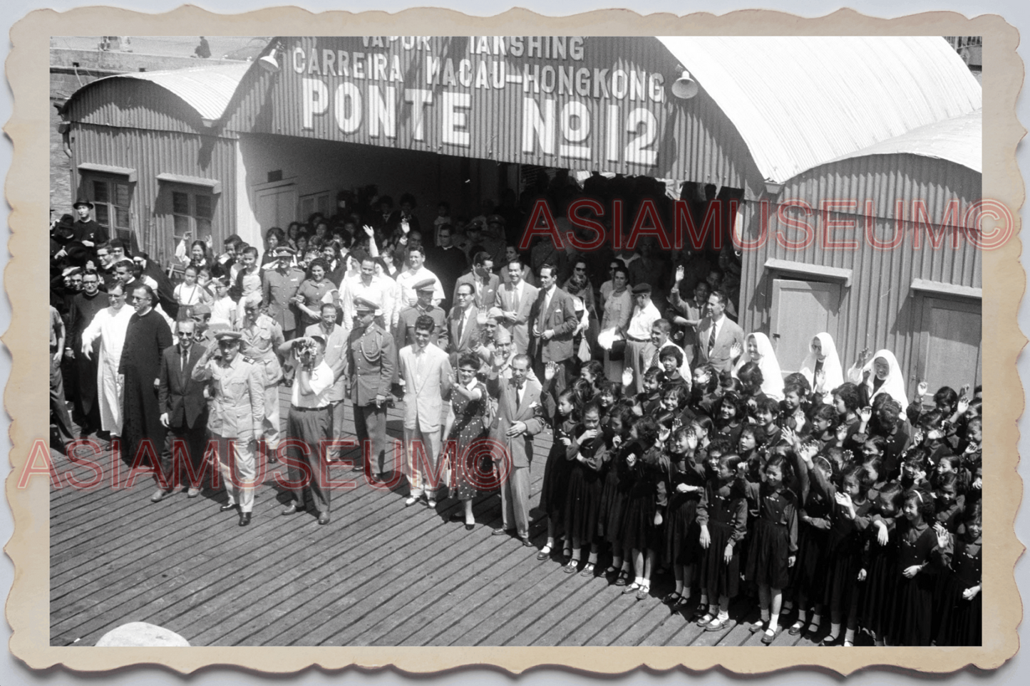 40's MACAU MACAO Crowd Hong Kong Ferry Terminal  Old Vintage Photo 澳门旧照片 27375