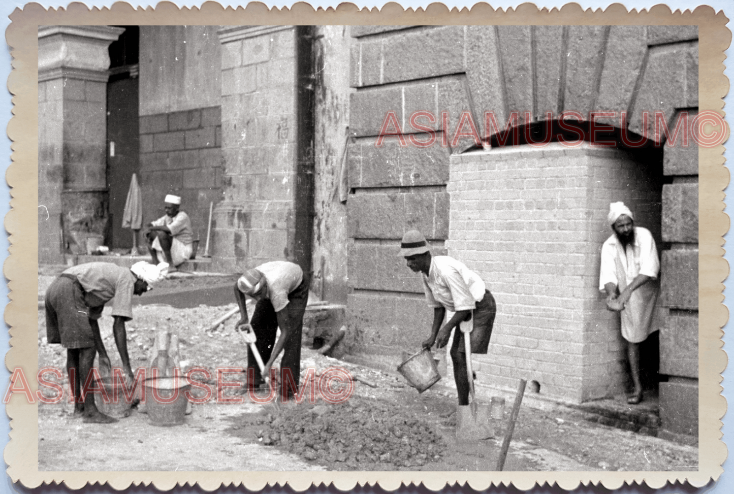 WW2 British India Worker Barricade Anti Japanese Bomb War Singapore Photo 26236