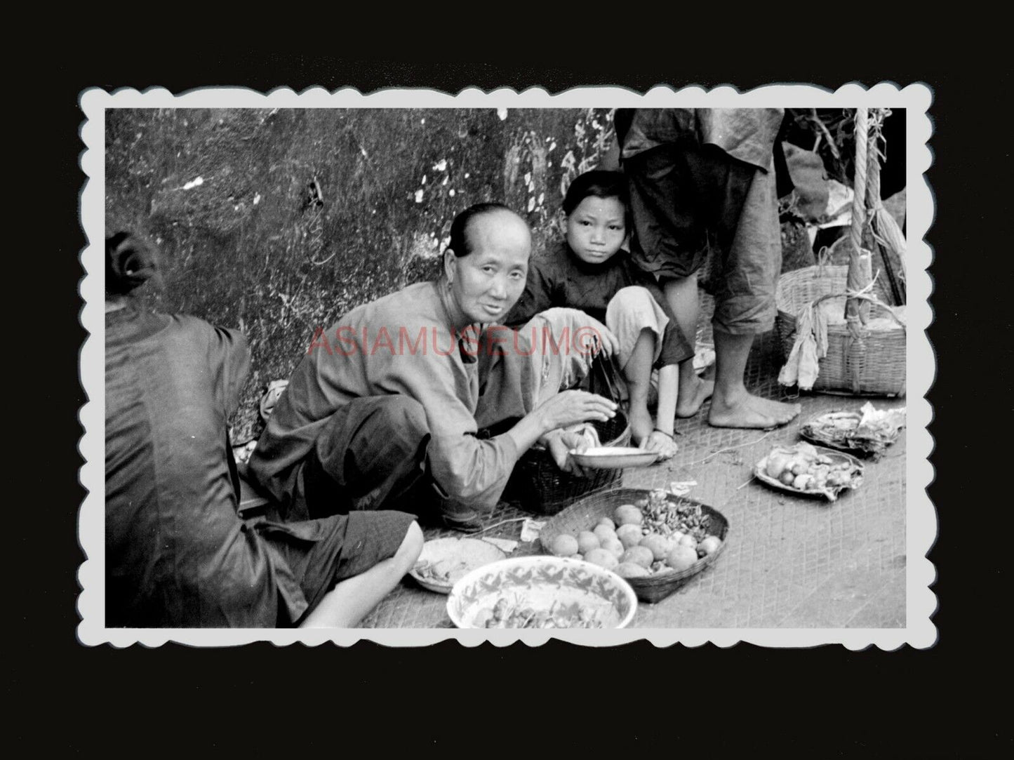 1950s WOMEN YOUNG BOY SIDEWALK BACKSTREET EGG FOOD Vintage Hong Kong Photo #965