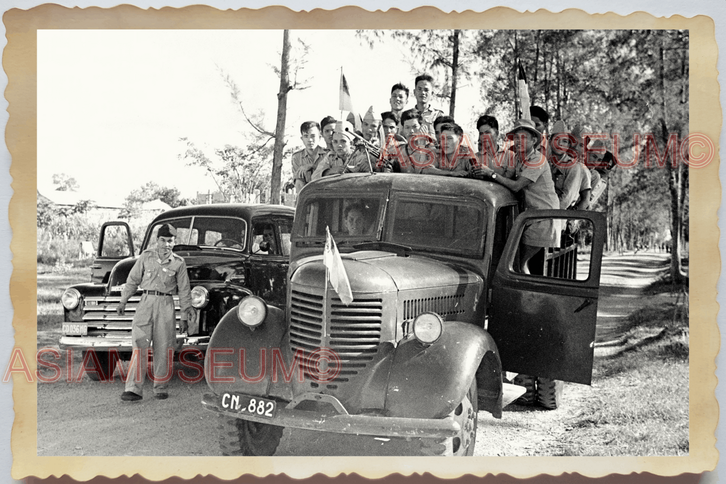 40s WW2 Vietnam VIETNAMESE ARMY SOLDIER TRUCK WAR BATTLE OLD Vintage Photo 28634