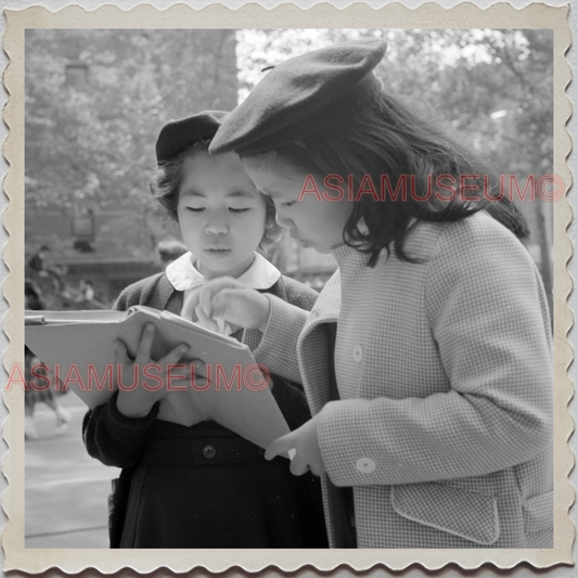 50s MANHATTAN NEW YORK CITY CHINATOWN STREET SCHOOL GIRL VINTAGE USA Photo 12229