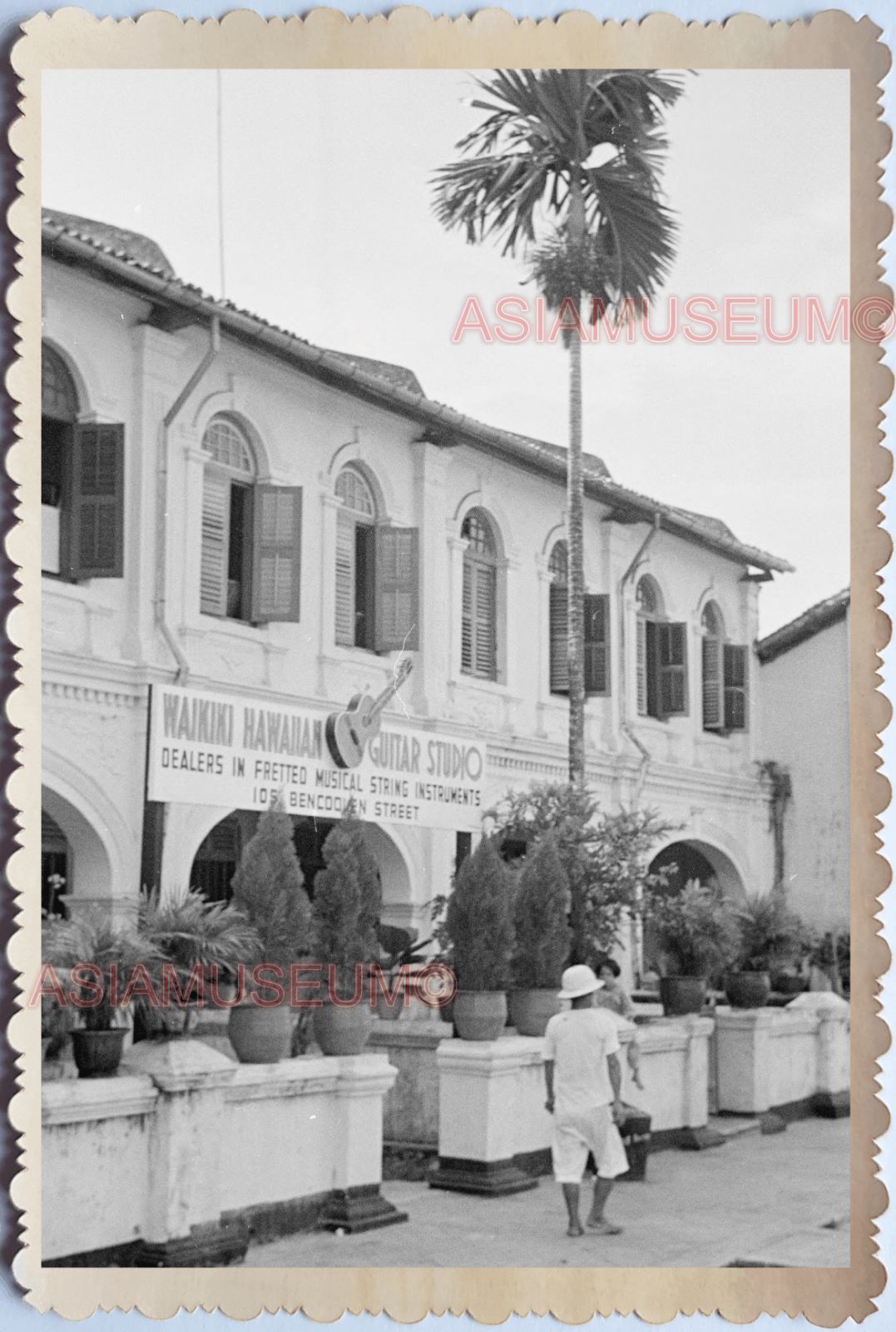 WW2 WAIKIKI HAWAIIAN GUITAR STUDIO BUILDING GARDEN VINTAGE SINGAPORE PHOTO 17579