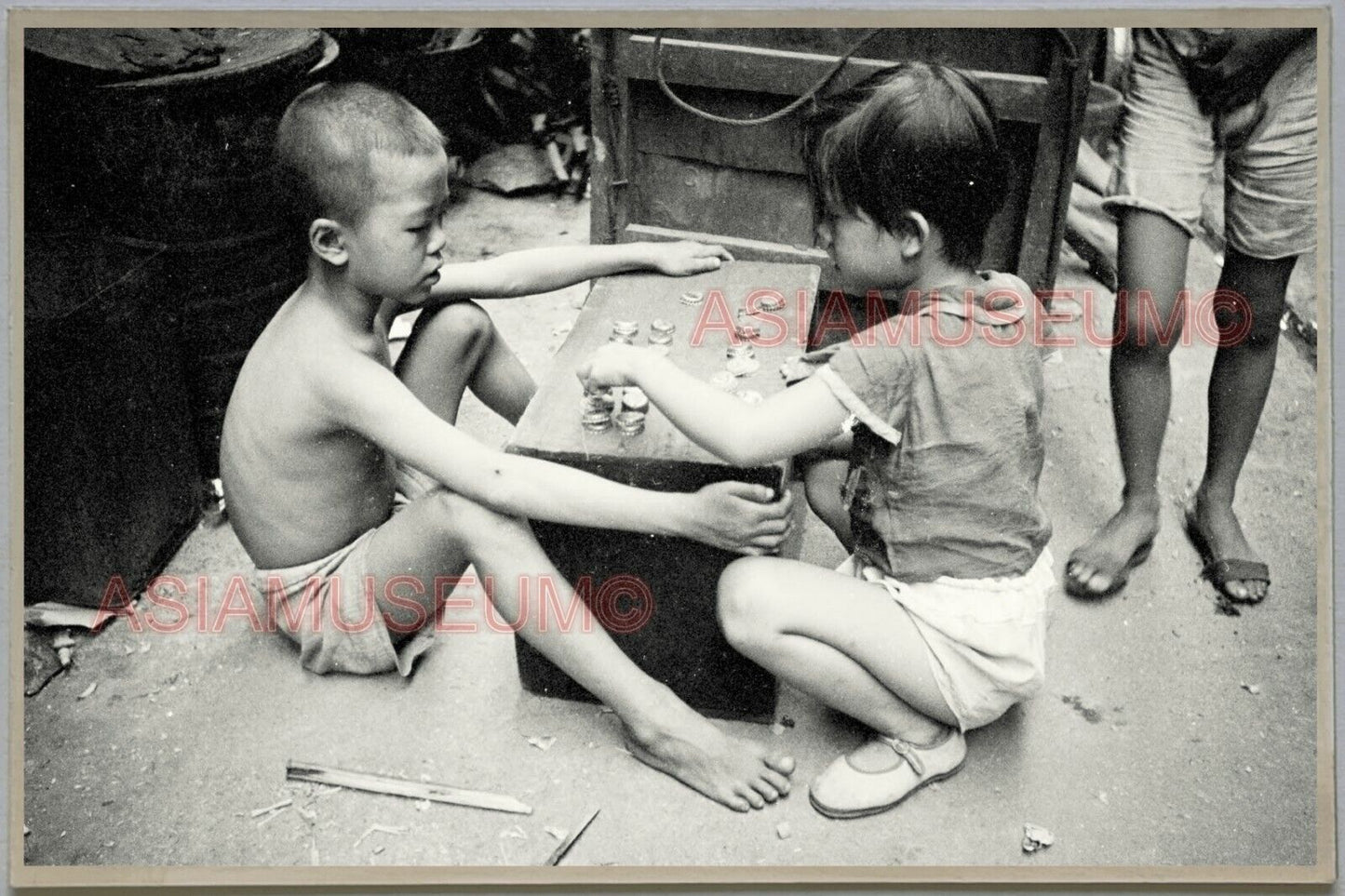 40's HONG KONG STREET ROAD PLAY BOY GIRL CHESS Vintage 香港旧照片 Postcard RPPC #1397