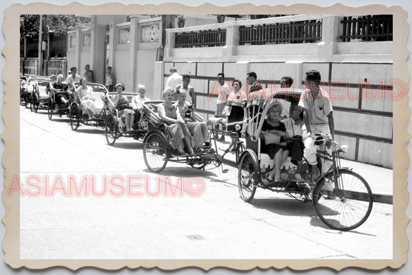 40's MACAU MACAO PORTUGUESE COLONY STREET PEDICAB OLD Vintage Photo 澳门旧照片 28054