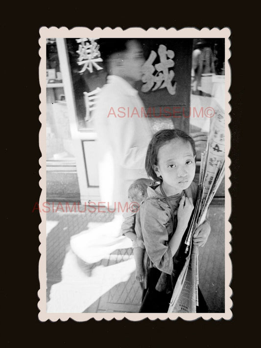 1940's Young Girl Newspaper Street Scene Vintage Old Hong Kong Photo 香港旧照片 #3007