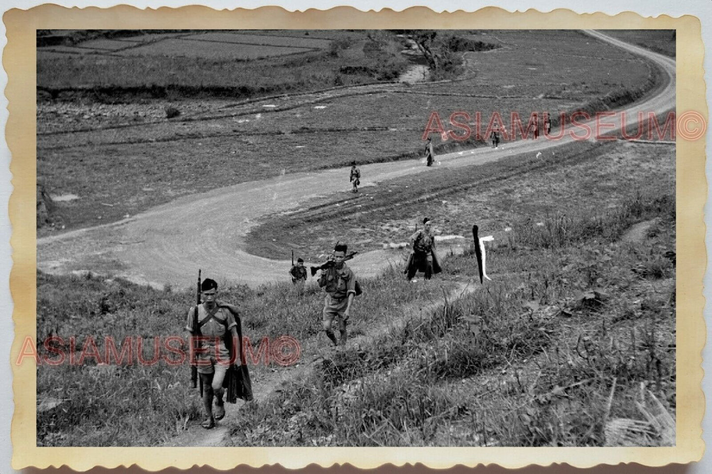 50s Vietnam SAIGON VILLAGE PATROL GUARD MOUNTAIN BATTLE OLD Vintage Photo 1634