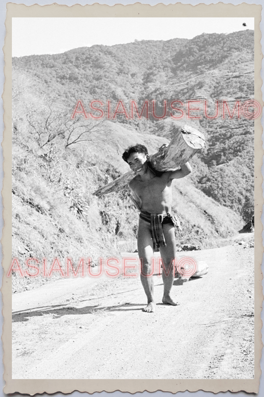 50s PHILIPPINES IFUGAO LUZON CORDILLERA MAN SMILING TIMBER Vintage Photo 24372