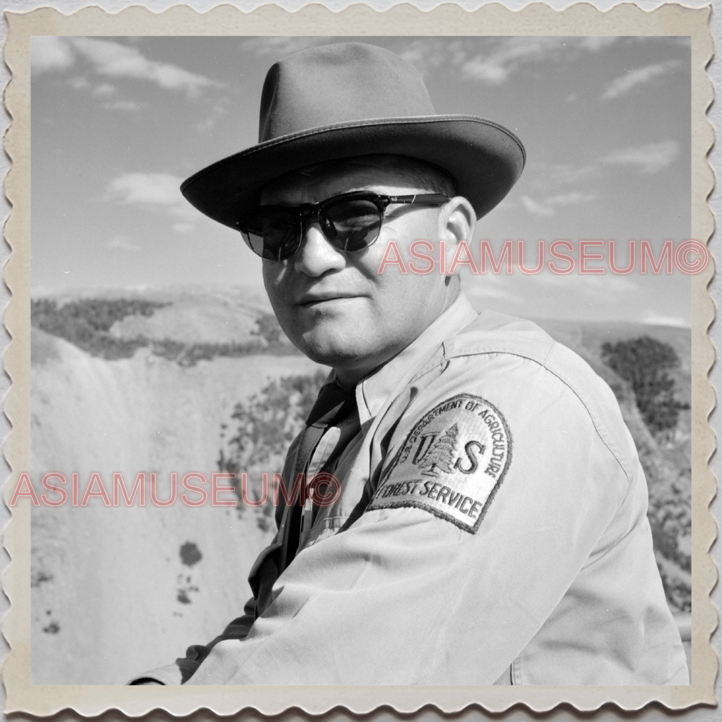 50s YELLOWSTONE NATIONAL PARK WYOMING PARK RANGER MAN PORTRAIT USA Photo 9378