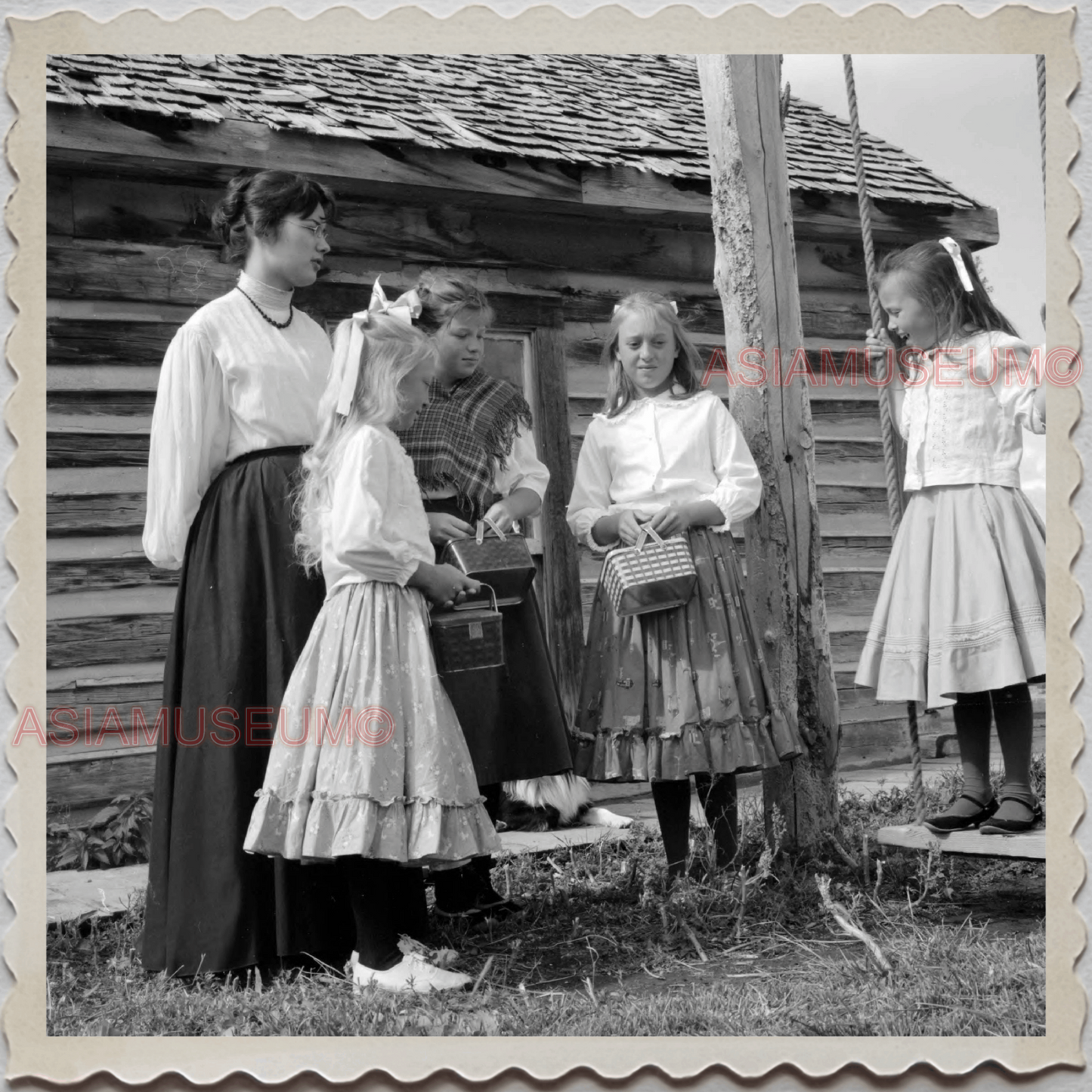 50s VIRGINIA CITY STOREY NEVADA RENO SCHOOL WOMEN TEACHER VINTAGE USA Photo 8391