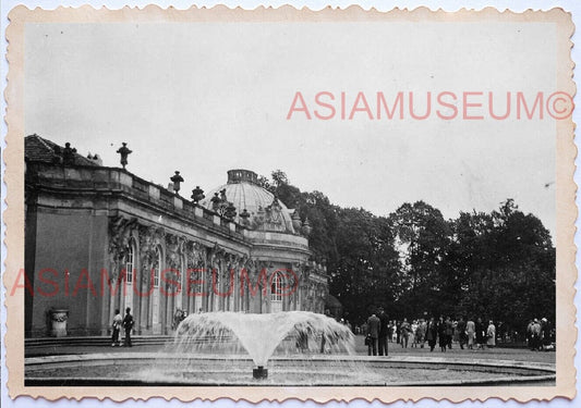 WWii D-DAY NORMANDY Vintage ARMY SOLDIER Street Scene Berlin Fountain Photo A39