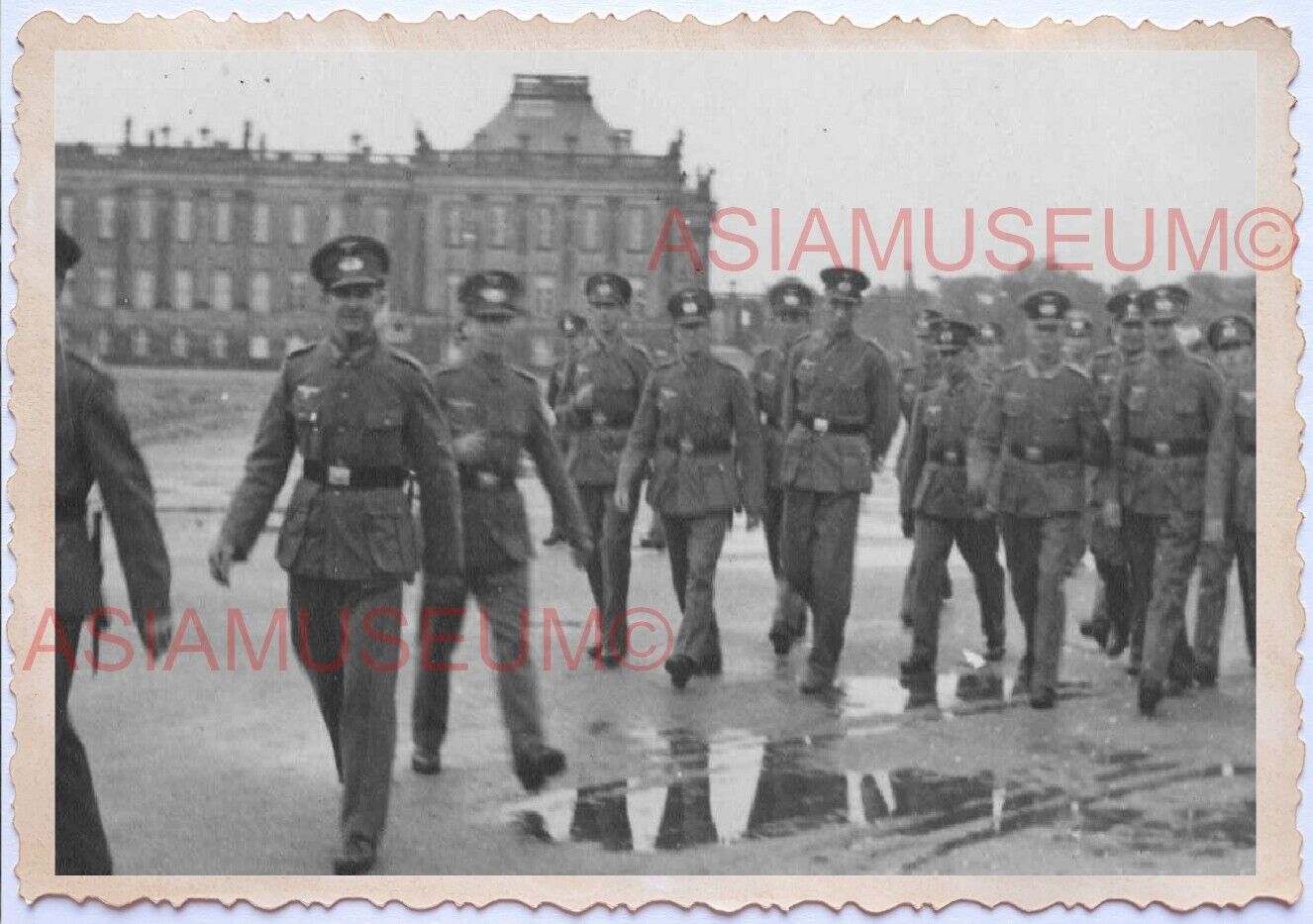 WWii D-DAY NORMANDY EUROPE ARMY SOLDIER Marching Austria Berlin War Photo A037