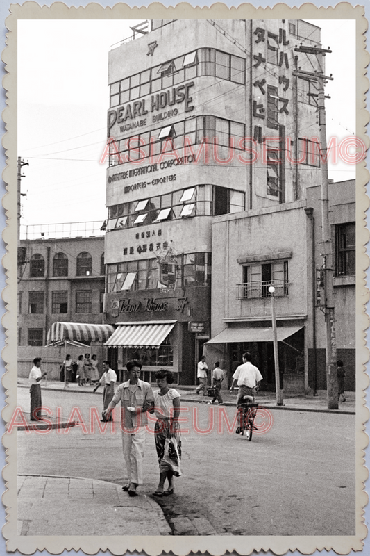 40s WW2 JAPAN TOKYO Pearl House STREET SCENE COUPLE HOLDING HAND Old Photo 25146