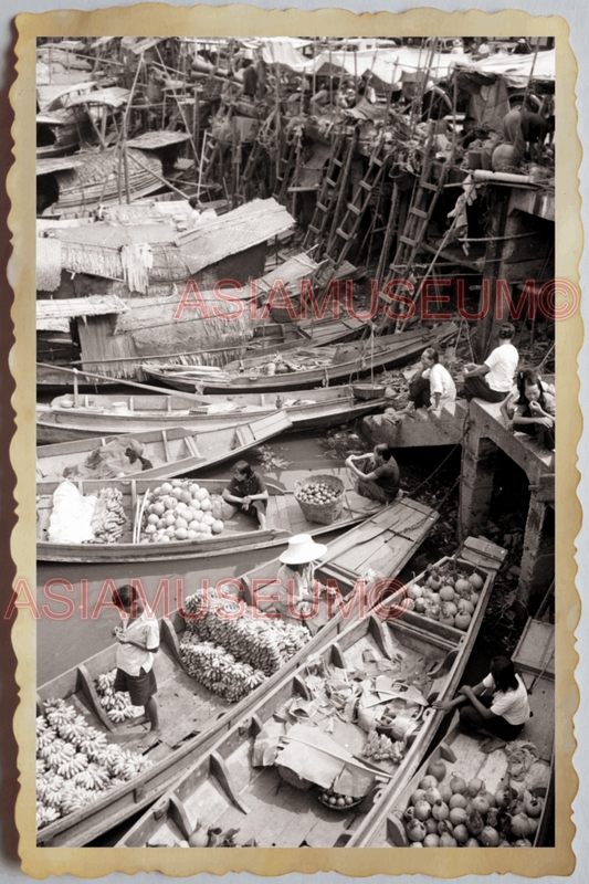 50s THAILAND BANGKOK FLOATING MARKET BOAT VENDOR FRUITS FOOD Vintage Photo 29786