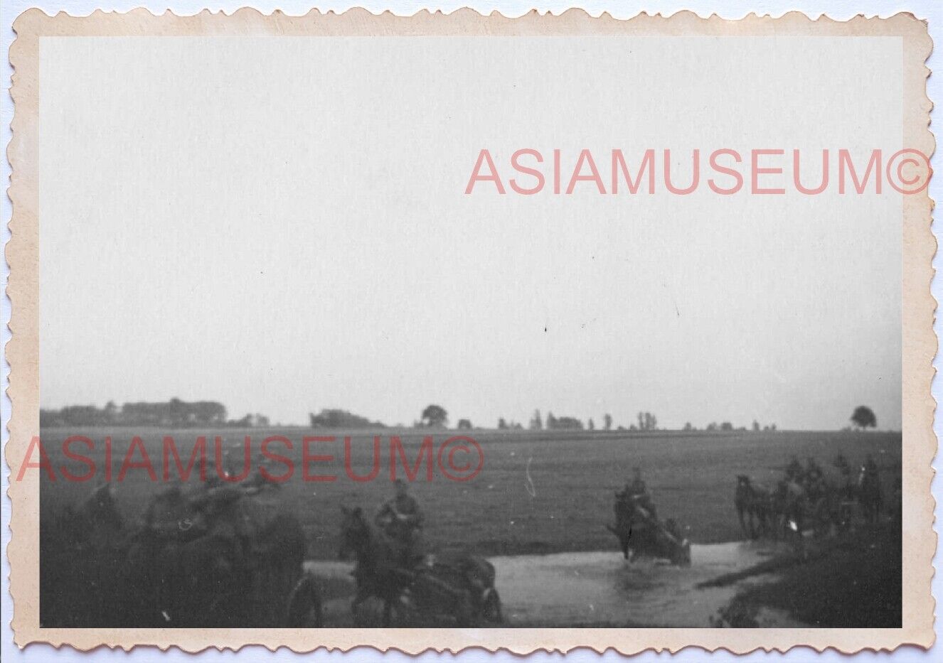 WWii D-DAY EUROPE WW2 FRANCE ARMY Soldier Battle Field Zone Horse War Photo A94