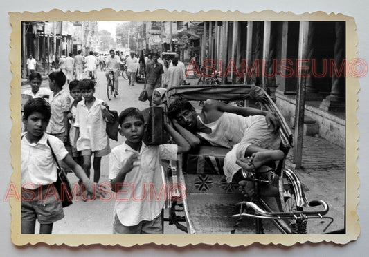 1940s KOLKATA STREET SCENE BOY PORTRAIT TRICYCLE SHOP Vintage INDIA Photo #1149