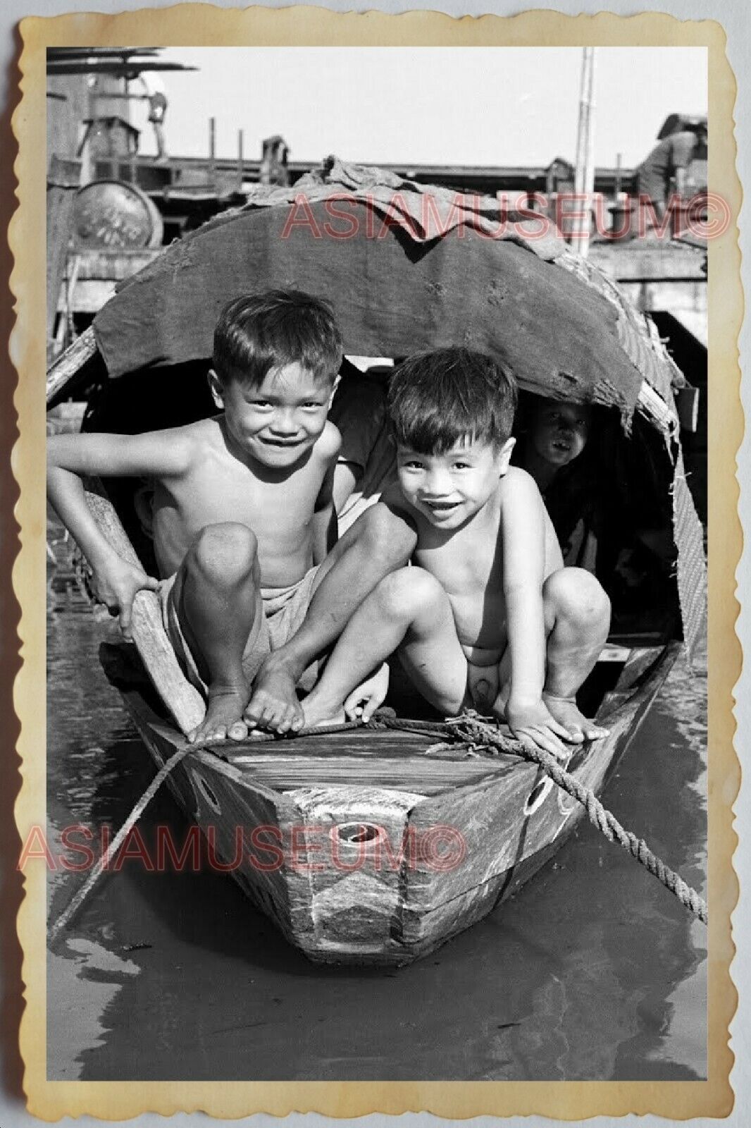 50s Vietnam SAIGON HO CHI MINH BOAT HOUSE YOUNG BOY PLAYING Vintage Photo #880