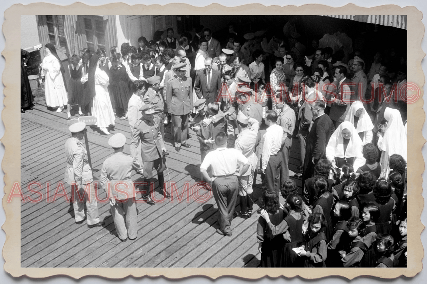 40's MACAU MACAO Crowd Military Parade Ferry Terminal Vintage Photo 澳门旧照片 27864