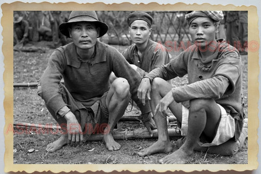 50s Vietnam War Saigon Street Scene Man Fit Sidewalk Bamboo Vintage Photo #1091