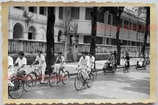 50s Vietnam SAIGON STREET SCENE BICYCLE TRISHAW MAN TRAFFIC Vintage Photo #1448