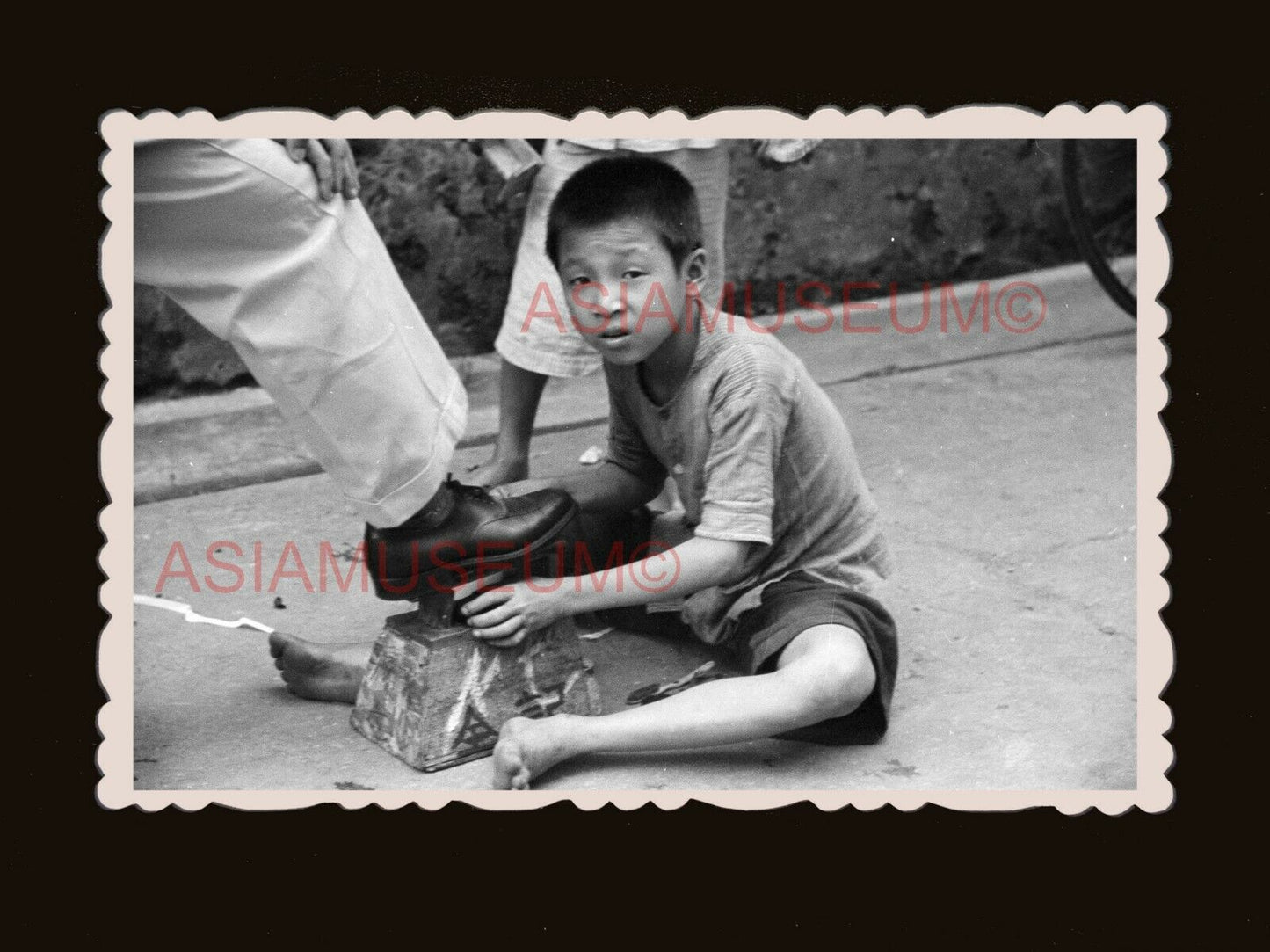 Boy Shining Shoe Street Scene Roadside Building Hong Kong Photograph 香港旧照片 #2673