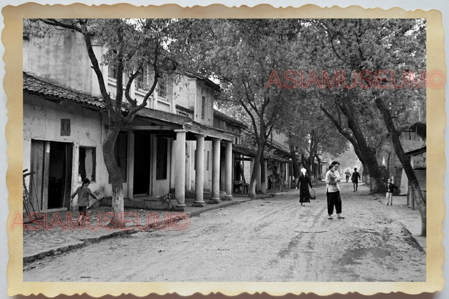 50s Vietnam SAIGON STREET SCENE CHILDREN PLAYING BOYS VILLAGE Vintage Photo 1743