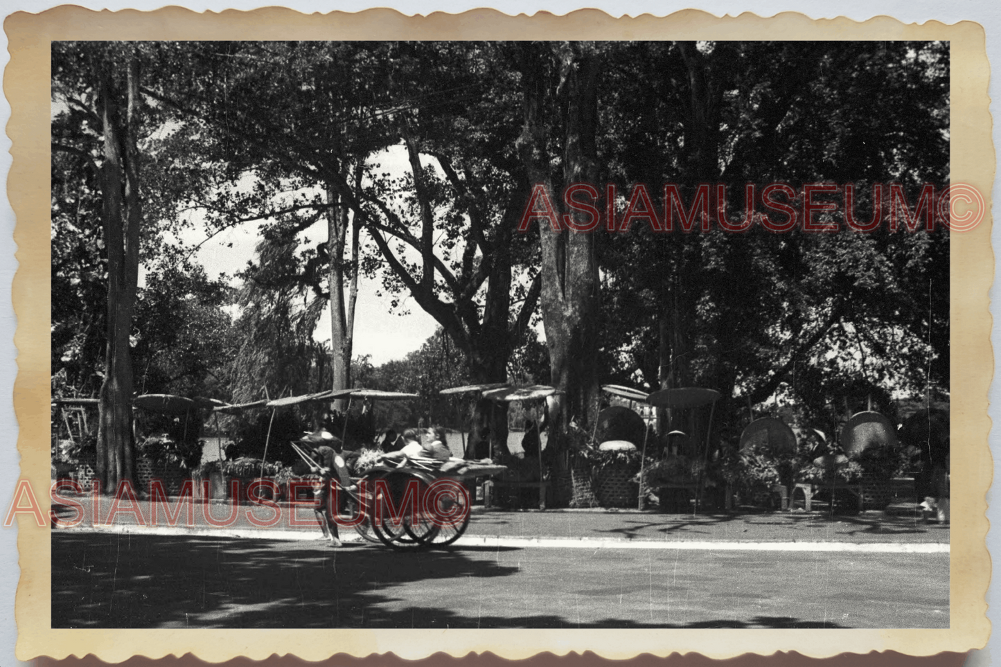 40s Vietnam HAI PHONG STREET SCENE RIVERSIDE CAFE STALL DRINK Vintage Photo 4354