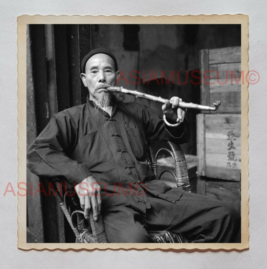 MAN PORTRAIT SMOKING PIPE OPIUM CHINA  B&W Vintage Hong Kong Photo 香港旧照片 #27229