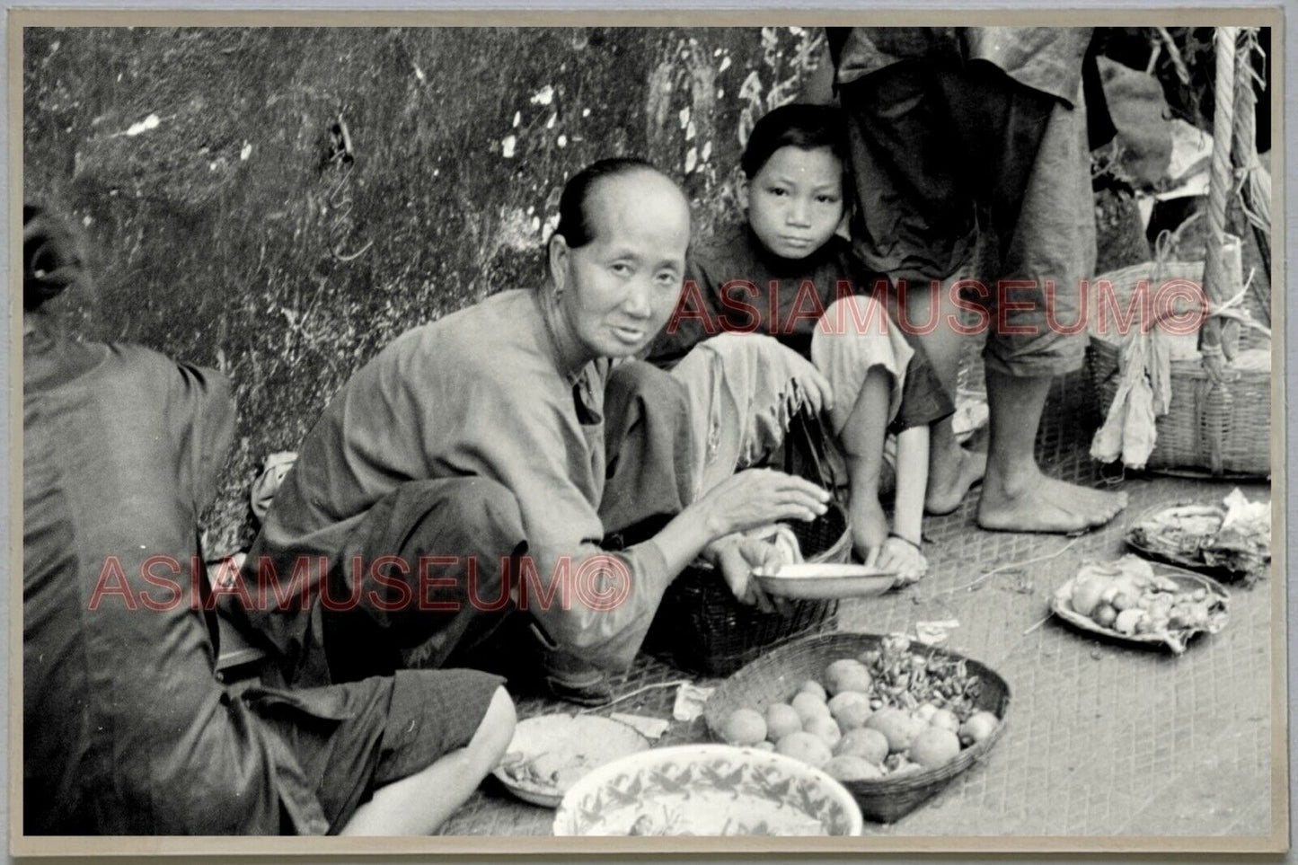 40s Women Boy Food Street War HONG KONG VINTAGE PHOTO POSTCARD RPPC 965 香港舊照片明信片