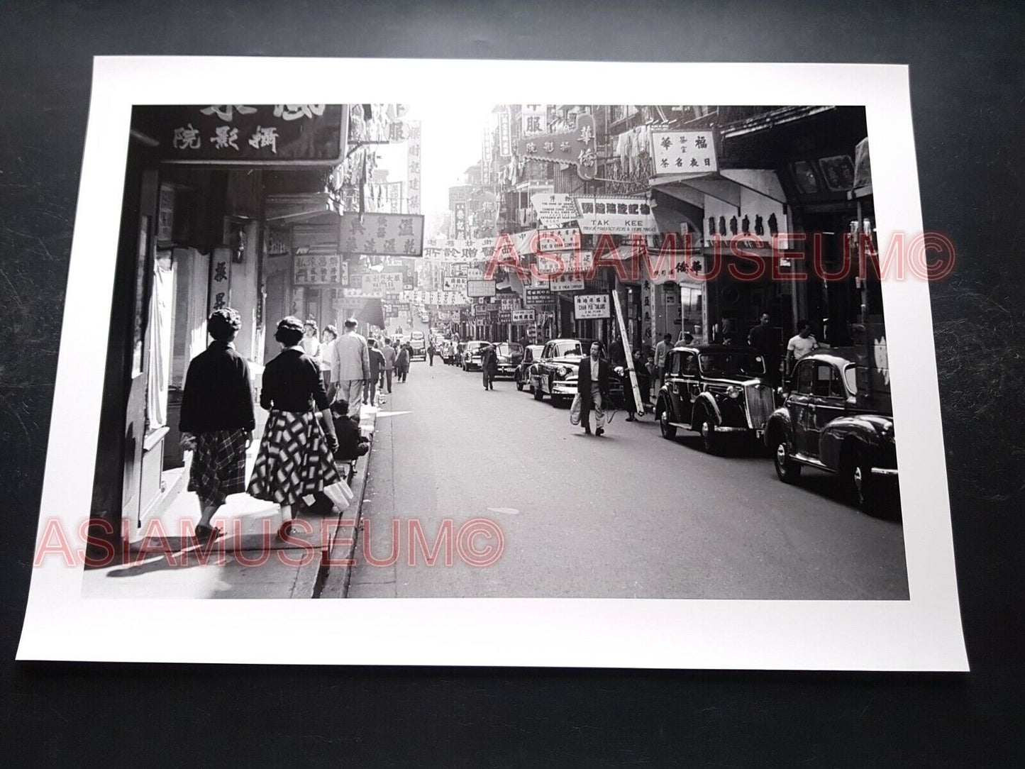 40's Large HONG KONG LADY STREET SCENE SHOPPING CAR SIGN Old Vintage Photo 香港老照片