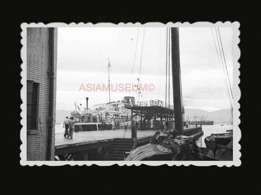 40s SHIP DOCK VICTORIA HARBOR SAILOR PIER BOAT SEA Vintage Hong Kong Photo #1069