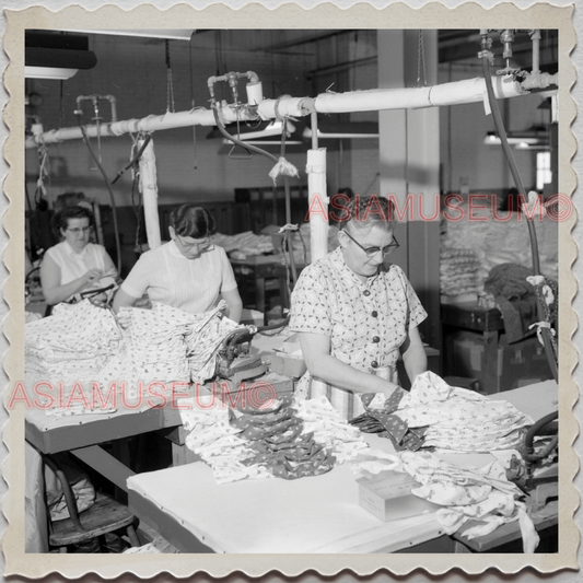 50s SUNBURY NORTHUMBERLAND PENNSYLVANIA WOMEN SEWING FACTORY OLD USA Photo 11024