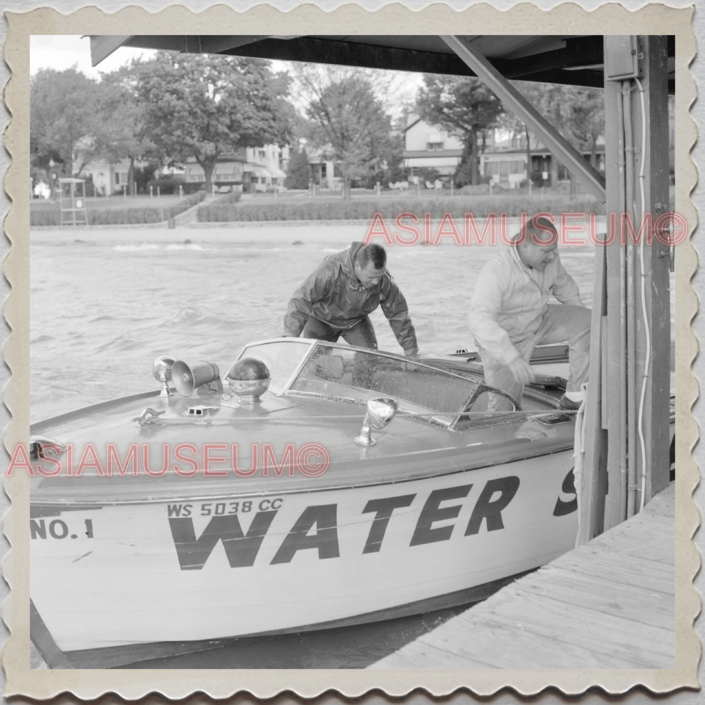 50s LAKE GENEVA WISCONSIN WALWORTH MILWAUKEE PATROL BOAT VINTAGE USA Photo 12616