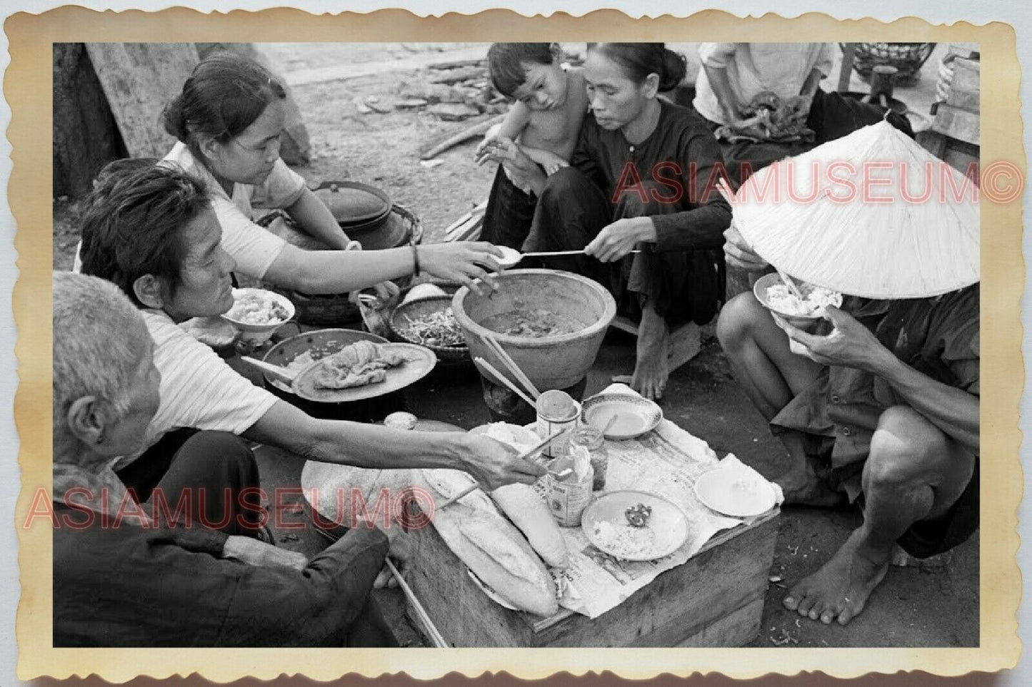 50s Vietnam Saigon Street Scene Women Group Boy Food Man Road Vintage Photo 845