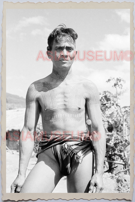 50s PHILIPPINES TRIBE CAVEMAN TATTOO SMILING WEAPON HUNTING VINTAGE Photo 24122