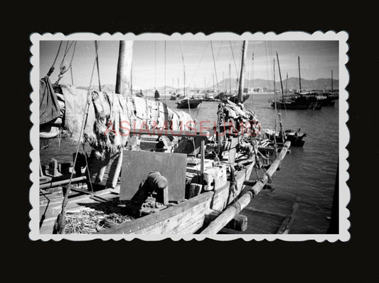 1940s SHIP BOAT JUNK CANNON HARBOR PIER SAIL VINTAGE B&W Hong Kong Photo #1576