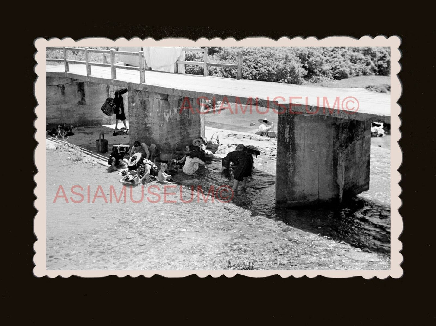 50's Shallow Creek Women Lady Mining Bridge Old Hong Kong Photograph 香港旧照片 #3078