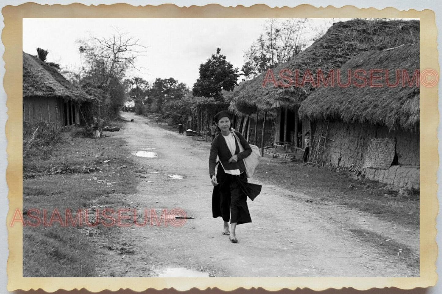 50s Vietnam War Tribe Beautiful Women Lady Mekong River Hut Vintage Photo #761