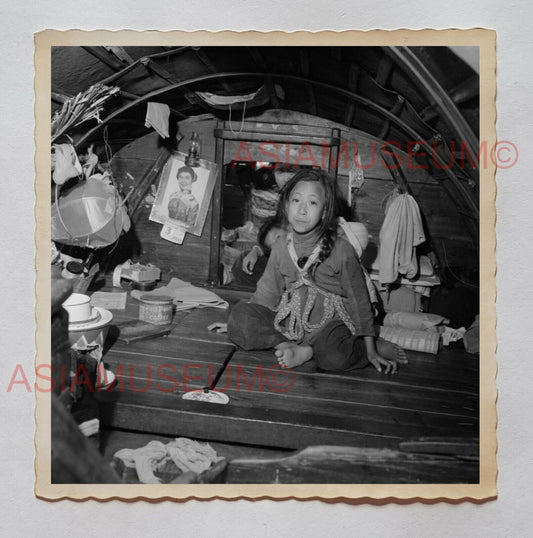 1940s YOUNG GIRL PORTRAIT BOAT HOUSE   B&W Vintage Hong Kong Photo 29916 香港旧照片