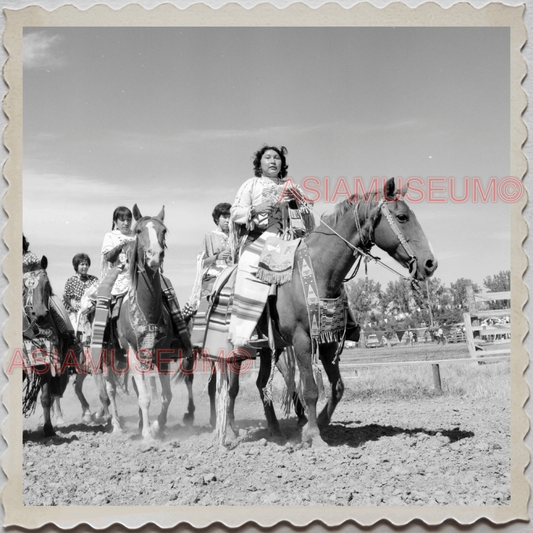 50s CROW TRIBE BIG HORN COUNTY MONTANA AGENCY PARADE MAN VINTAGE USA Photo 9739